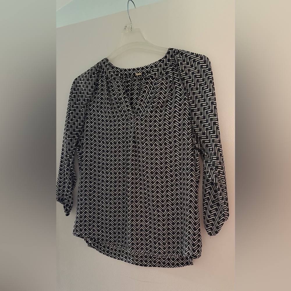 ⭐️ like new! Ivanka Trump navy and white 3/4 length sleeve blouse size S